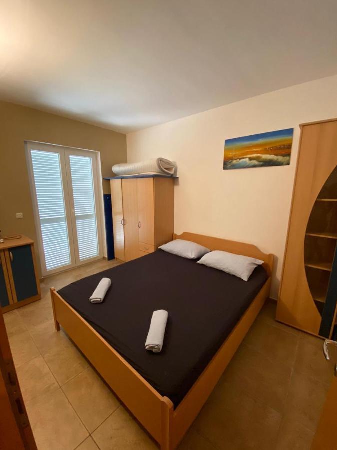 Apartment Dilba Novalja Bagian luar foto