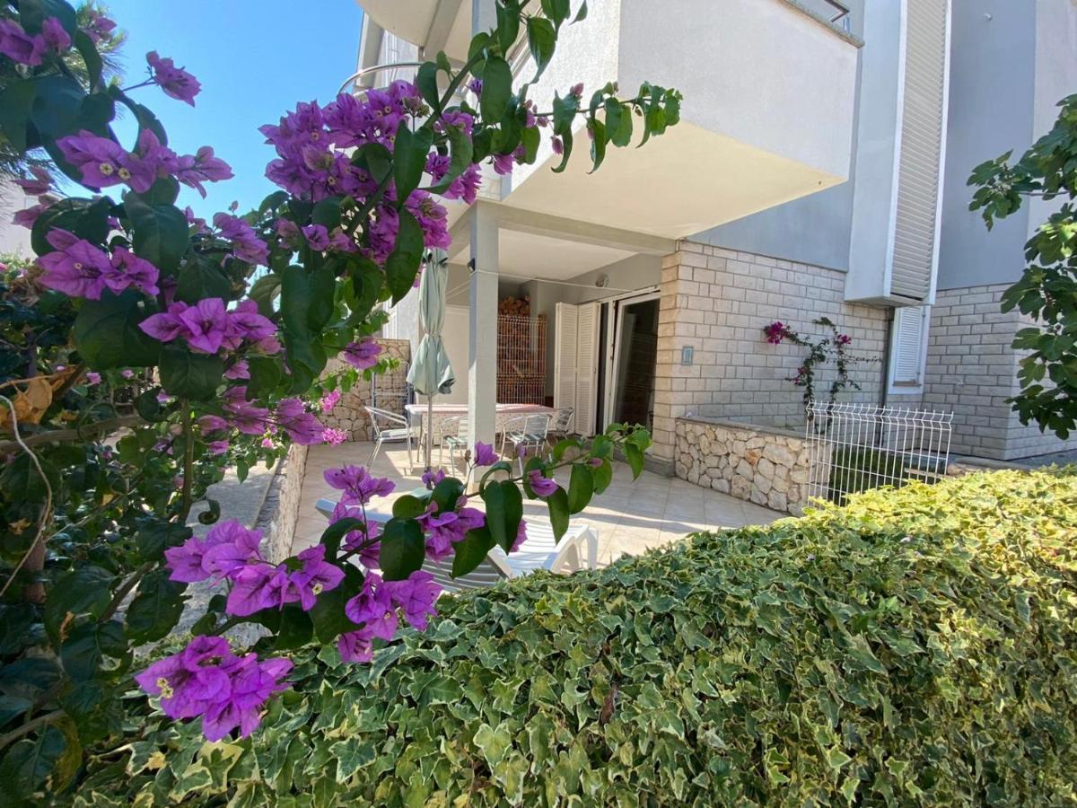 Apartment Dilba Novalja Bagian luar foto
