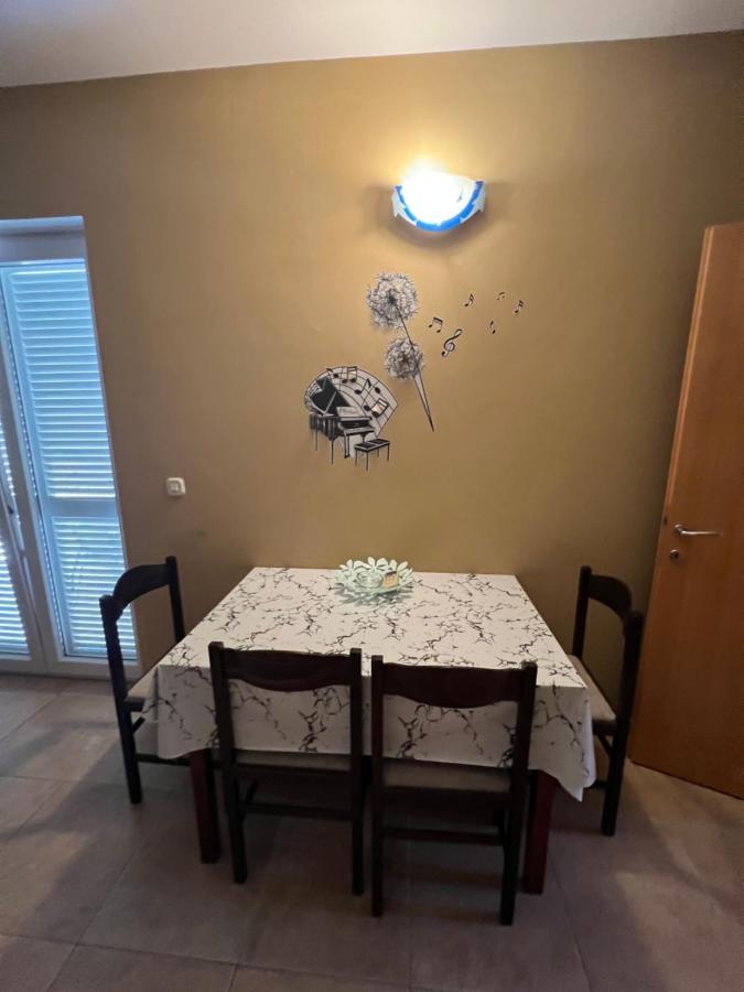 Apartment Dilba Novalja Bagian luar foto