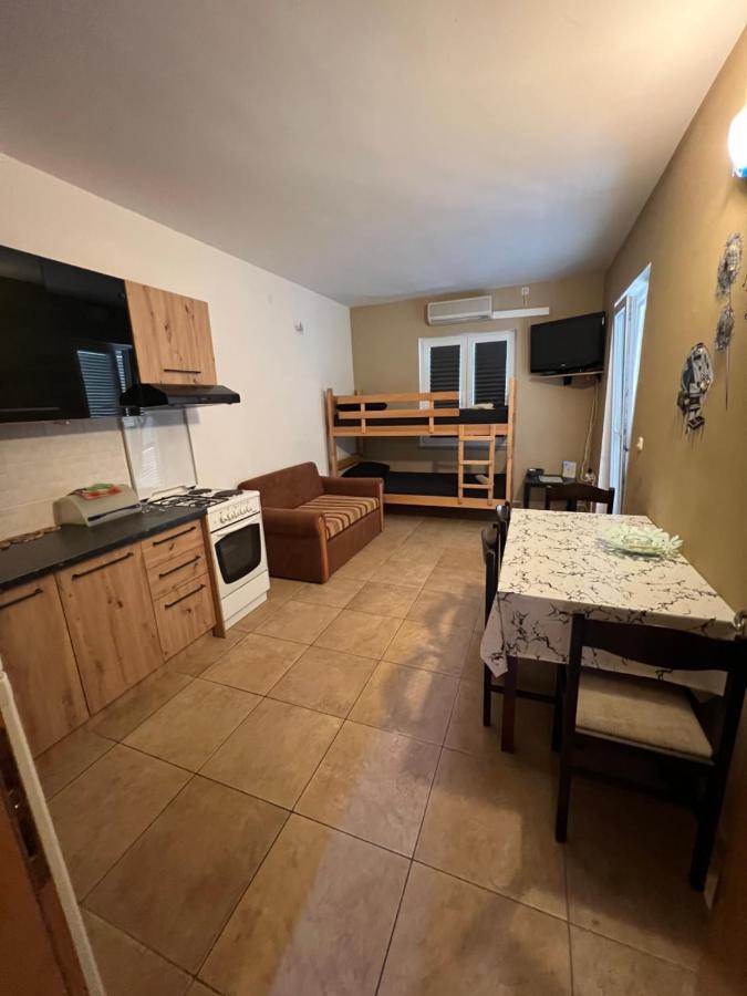 Apartment Dilba Novalja Bagian luar foto